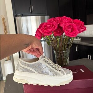Gucci Women's Gray and Cream Sneakers
